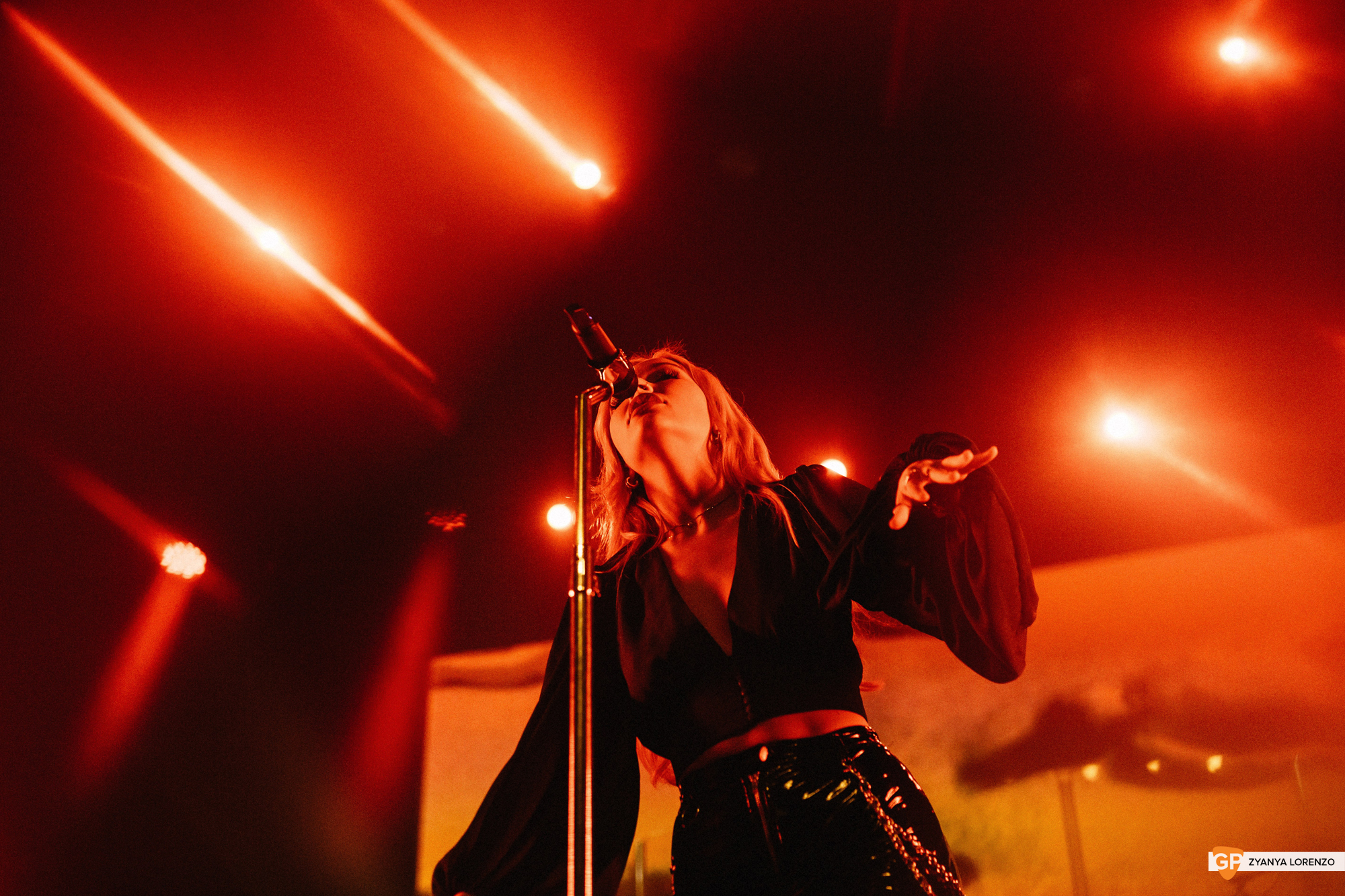 Lennon Stella live at The Olympia, Dublin. Photographed by Zyanya Lorenzo.