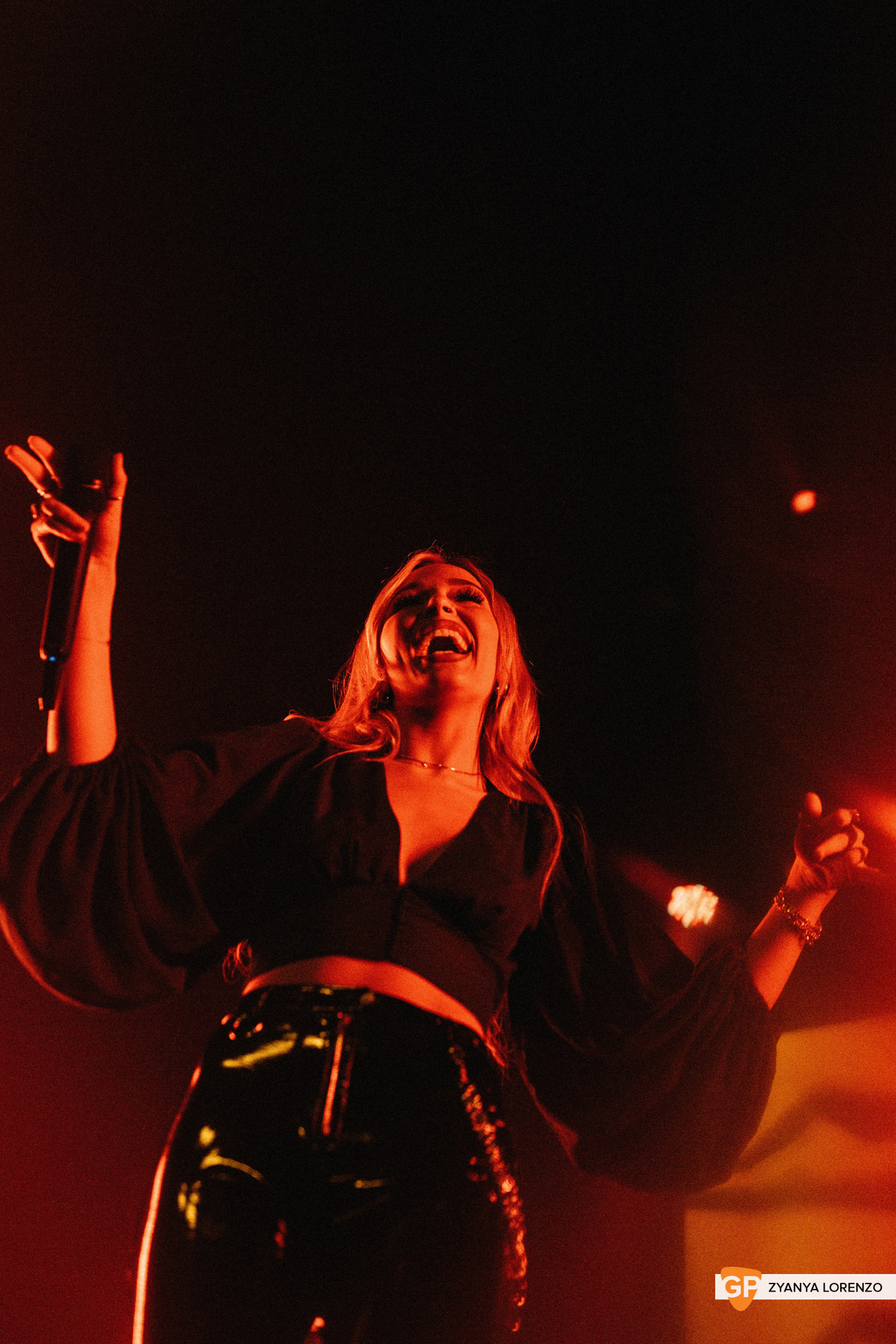 Lennon Stella live at The Olympia, Dublin. Photographed by Zyanya Lorenzo.