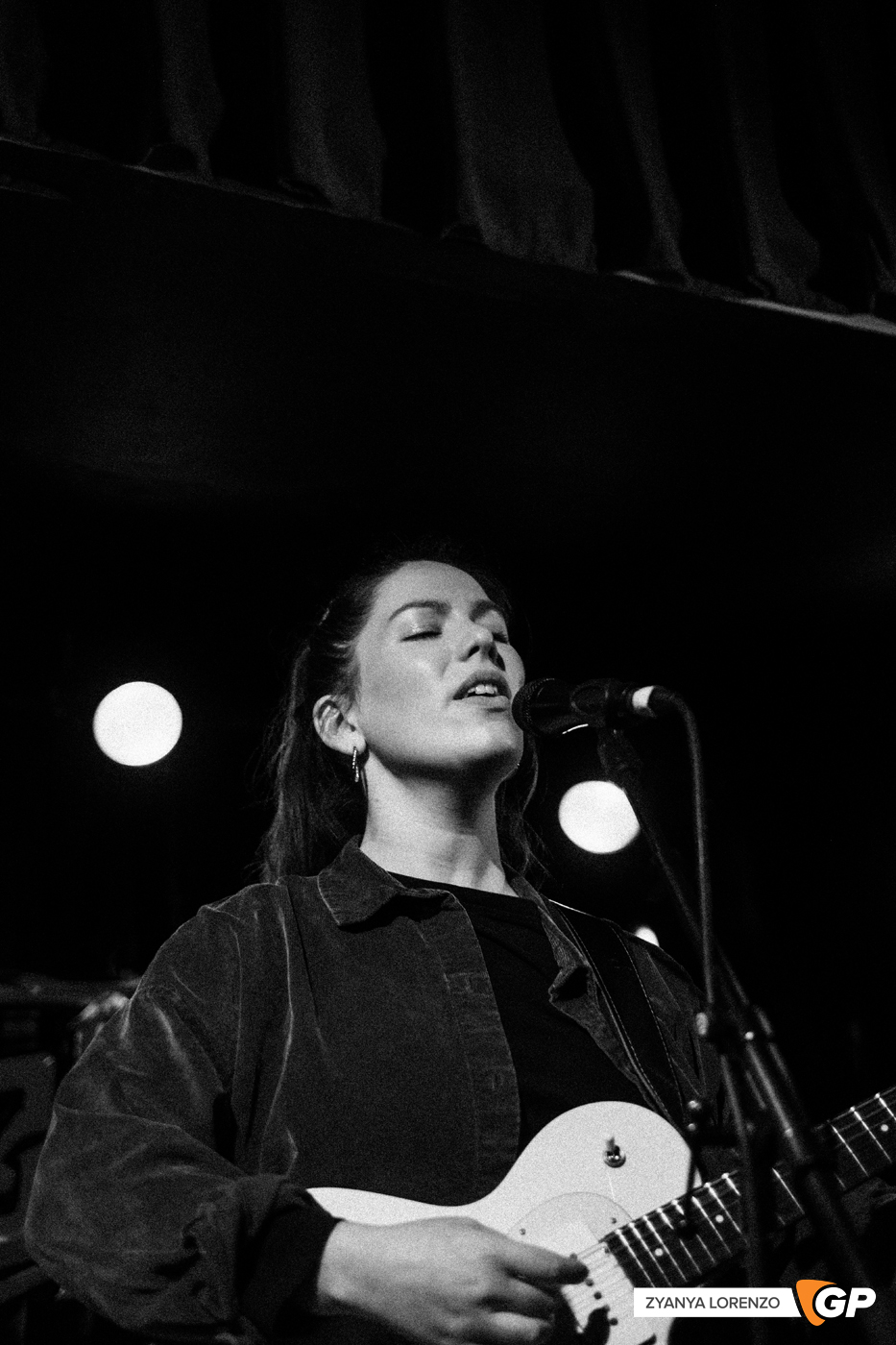 Niamh Regan live at Whelan’s, Dublin. Photographed by Zyanya Lorenzo.