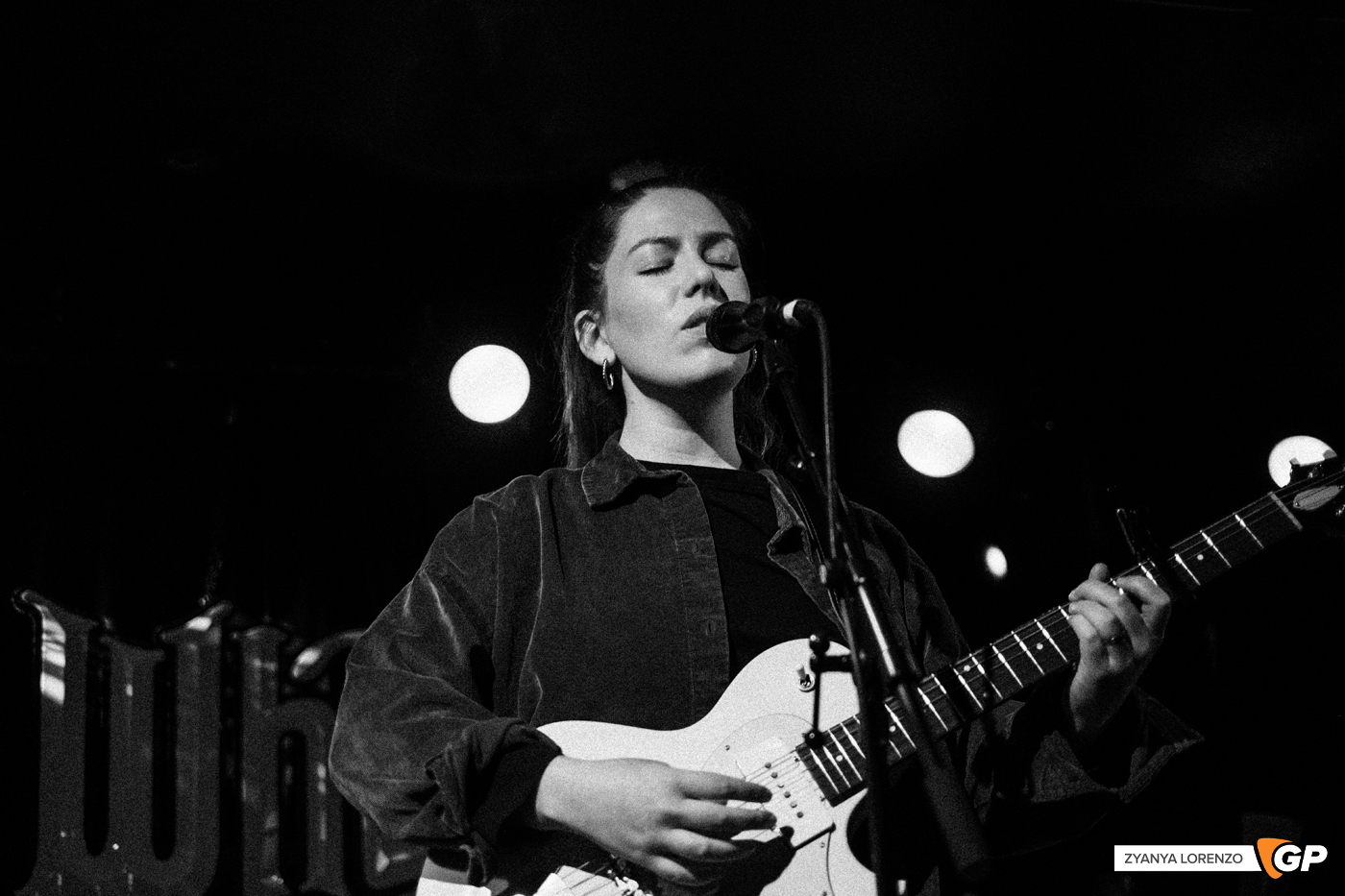Niamh Regan live at Whelan’s, Dublin. Photographed by Zyanya Lorenzo.