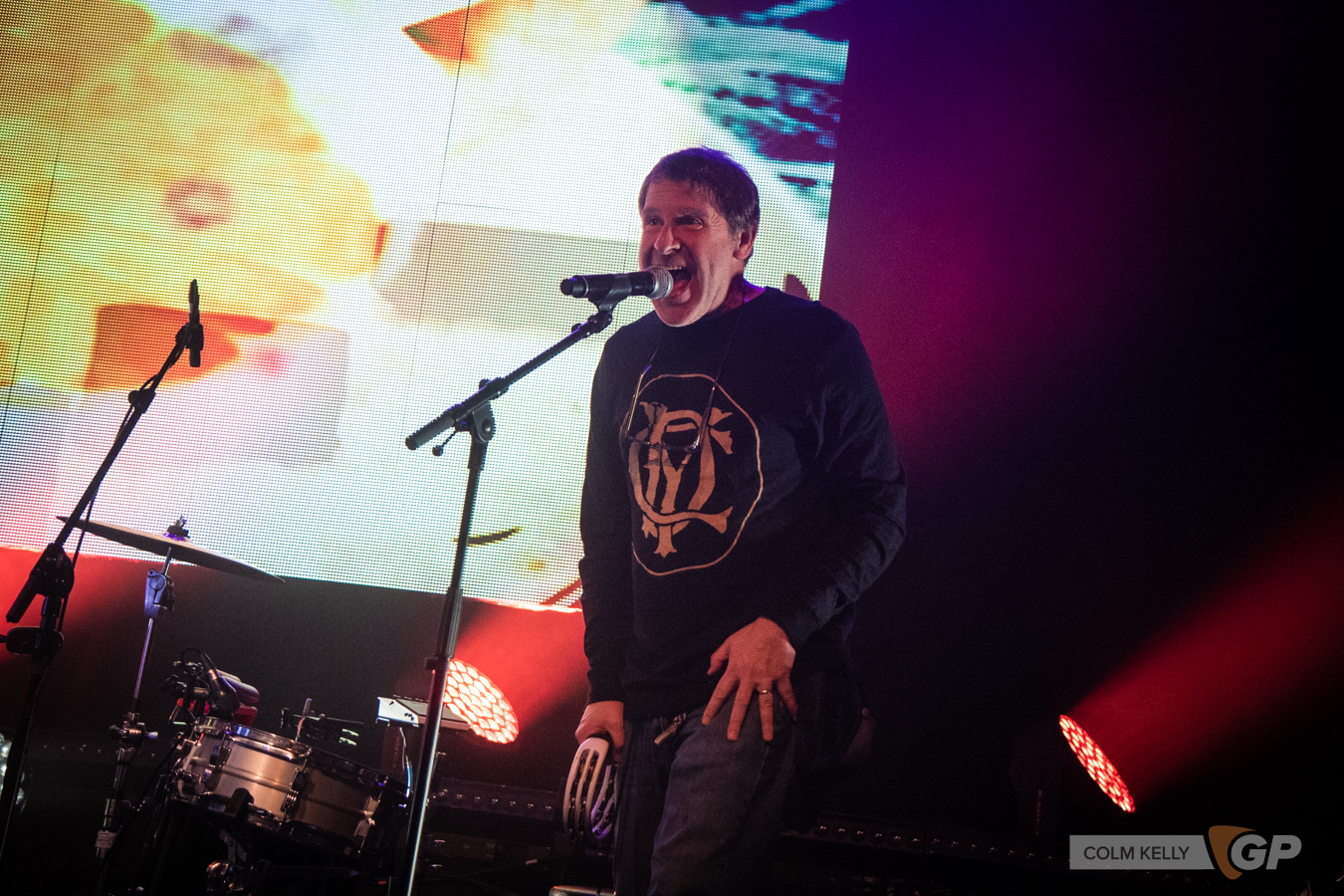 Pavement at Vicar Street, Dublin 10.11.2022 Copyright Colm Kelly