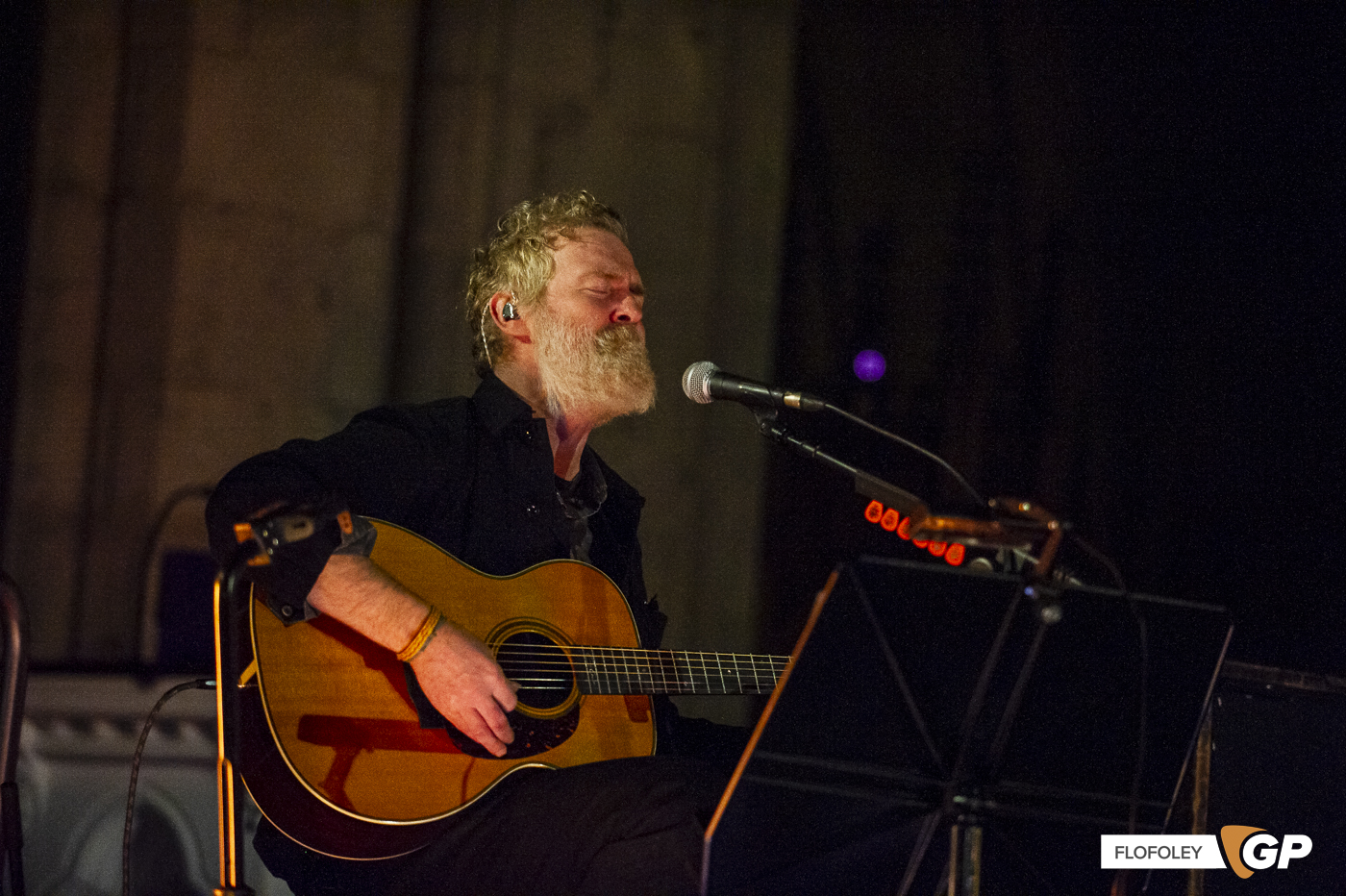 Glen Hansard at St Canices Cathedral, Kilkenny, Photographer Ciaran Foley, 08-12-2022-17