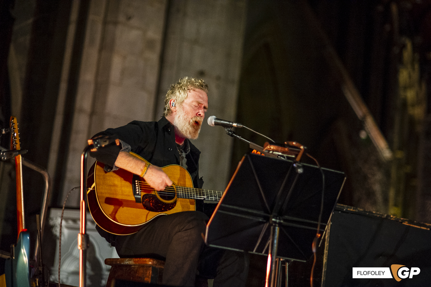 Glen Hansard at St Canices Cathedral, Kilkenny, Photographer Ciaran Foley, 08-12-2022-18