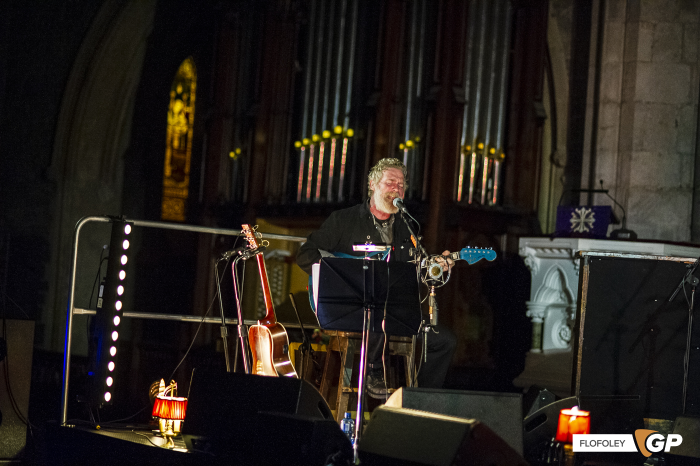 Glen Hansard at St Canices Cathedral, Kilkenny, Photographer Ciaran Foley, 08-12-2022-38