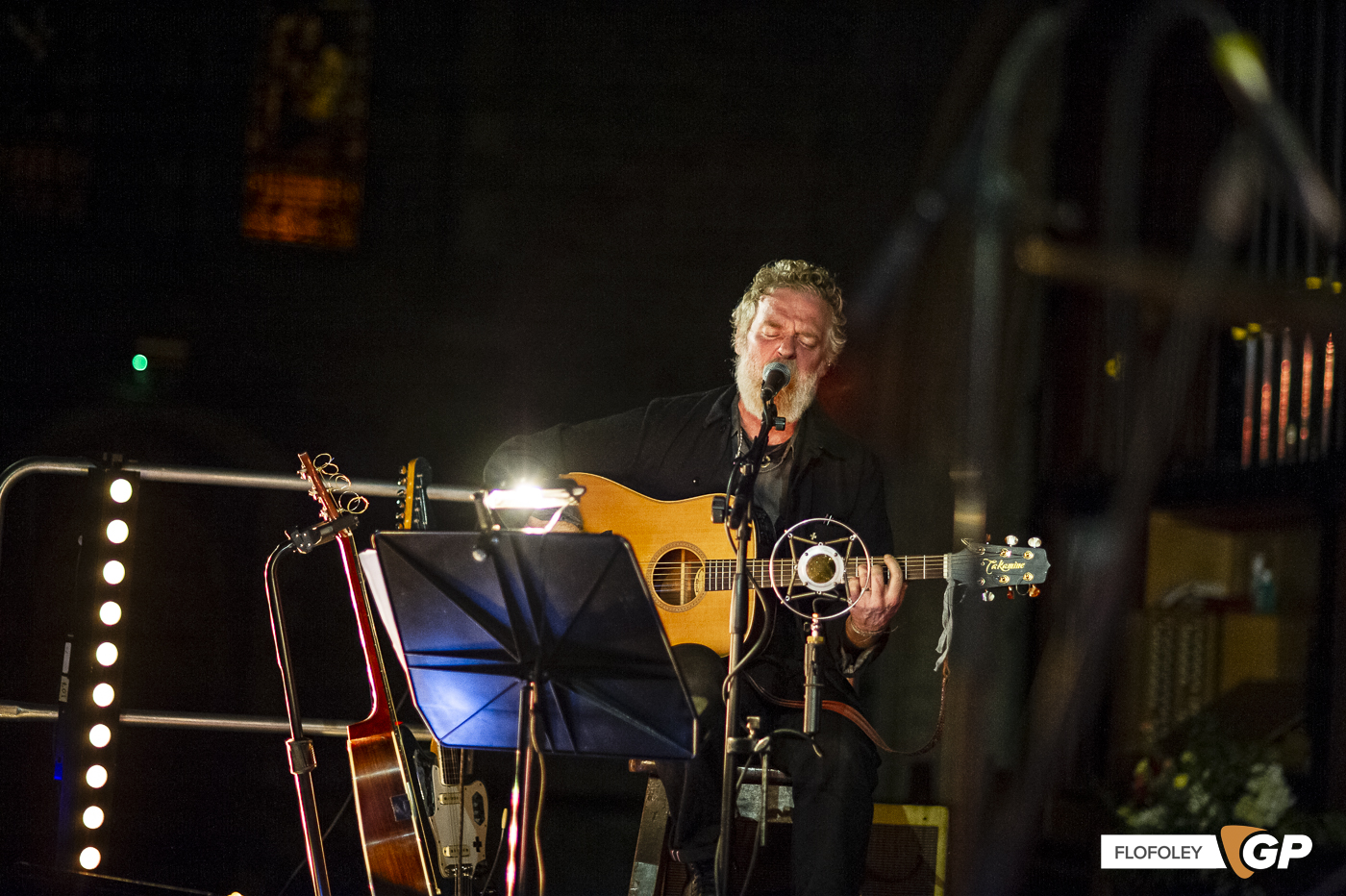 Glen Hansard at St Canices Cathedral, Kilkenny, Photographer Ciaran Foley, 08-12-2022-41