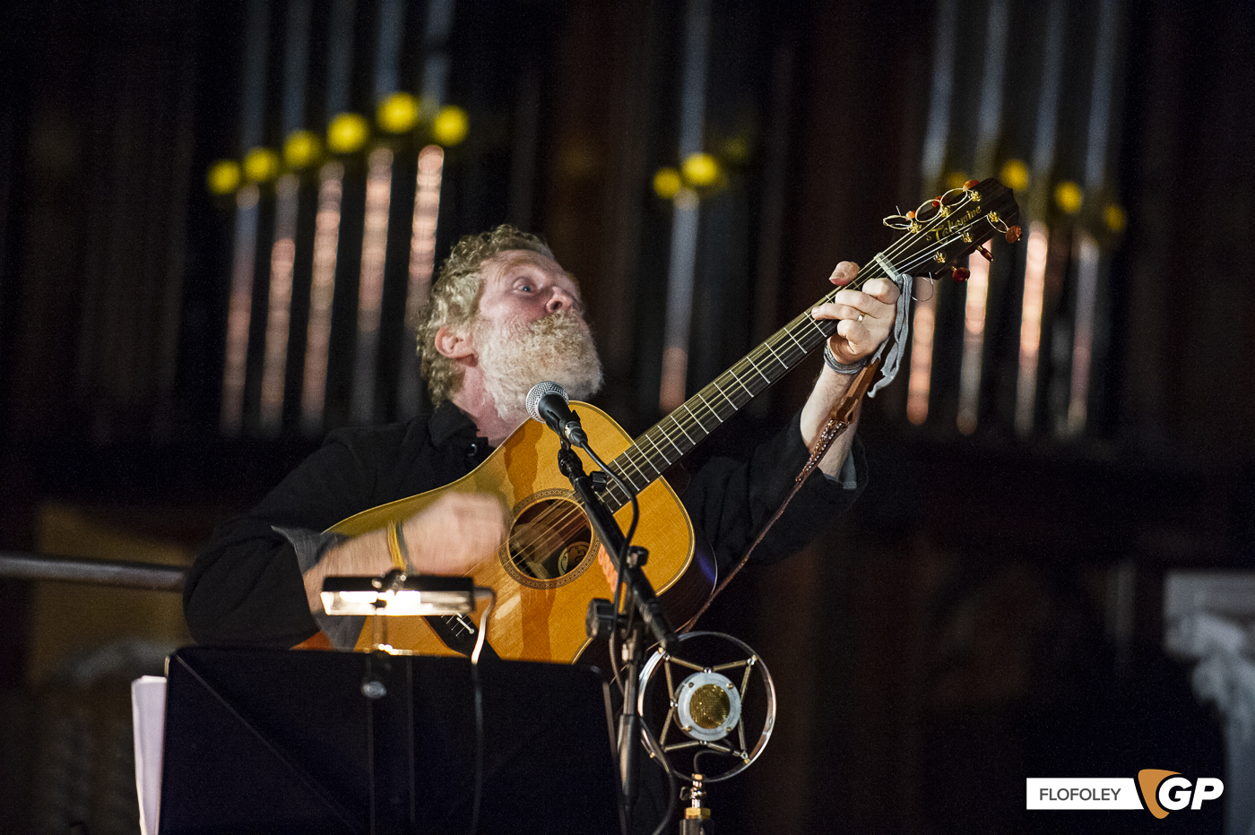 Glen Hansard at St Canices Cathedral, Kilkenny, Photographer Ciaran Foley, 08-12-2022-49