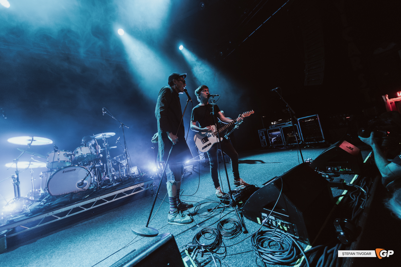 Michael Shannon & Jason Narducy play R.E.M. at Vicar Street 27 August 2025 Stefan Tivodar-5876